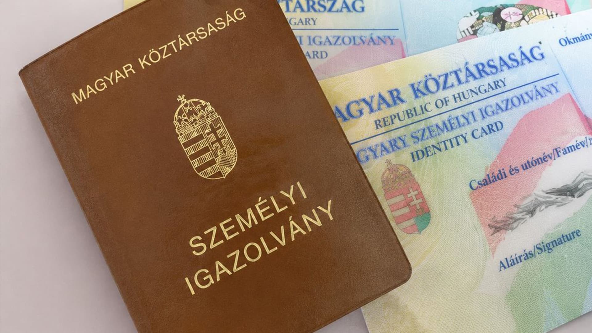 2026. augusztusban érvényüket vesztik a régi, könyv formátumú személyazonosító igazolványok