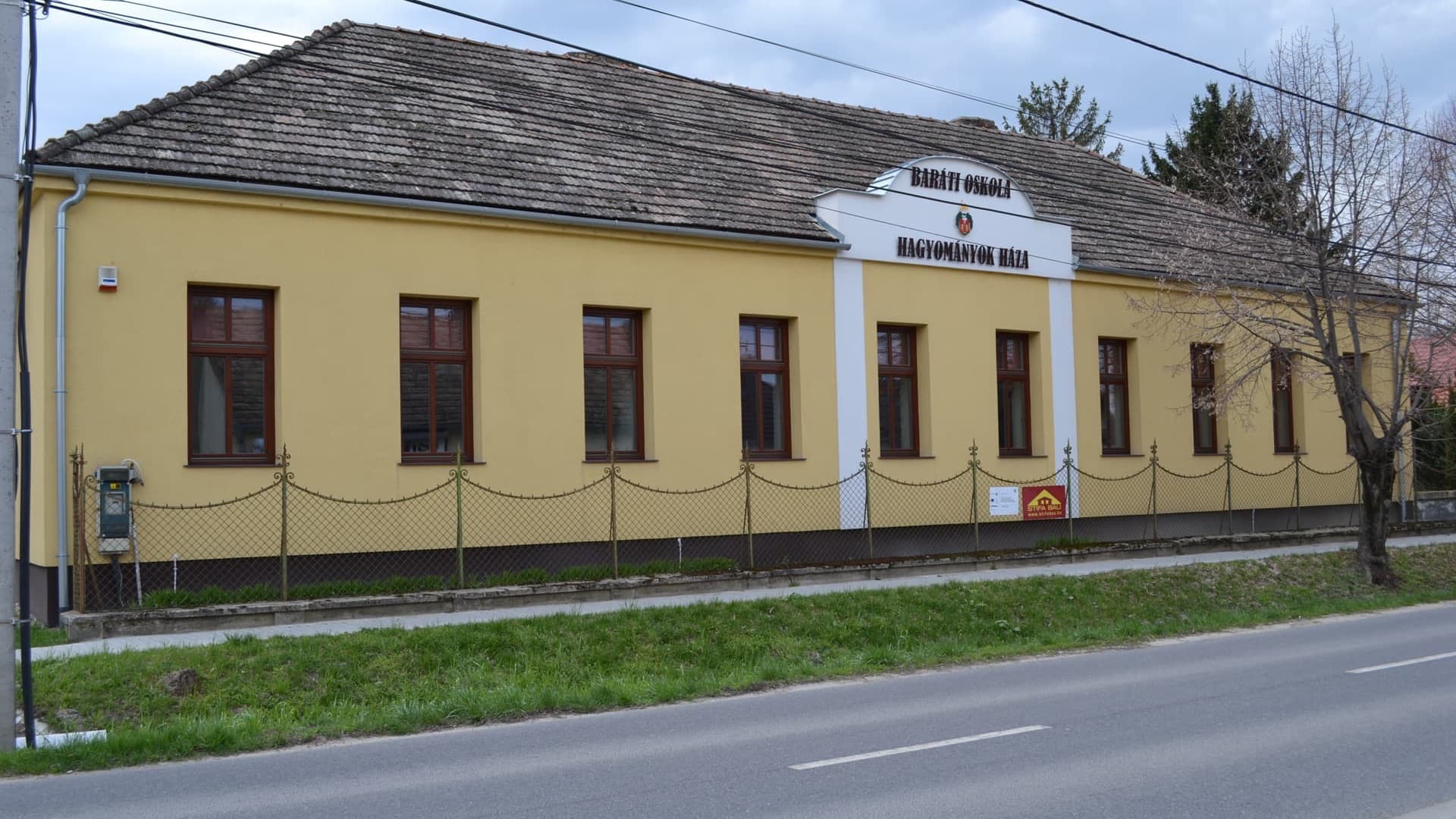 Baráti Oskola és Hagyományok Háza, Szent István emlékhely