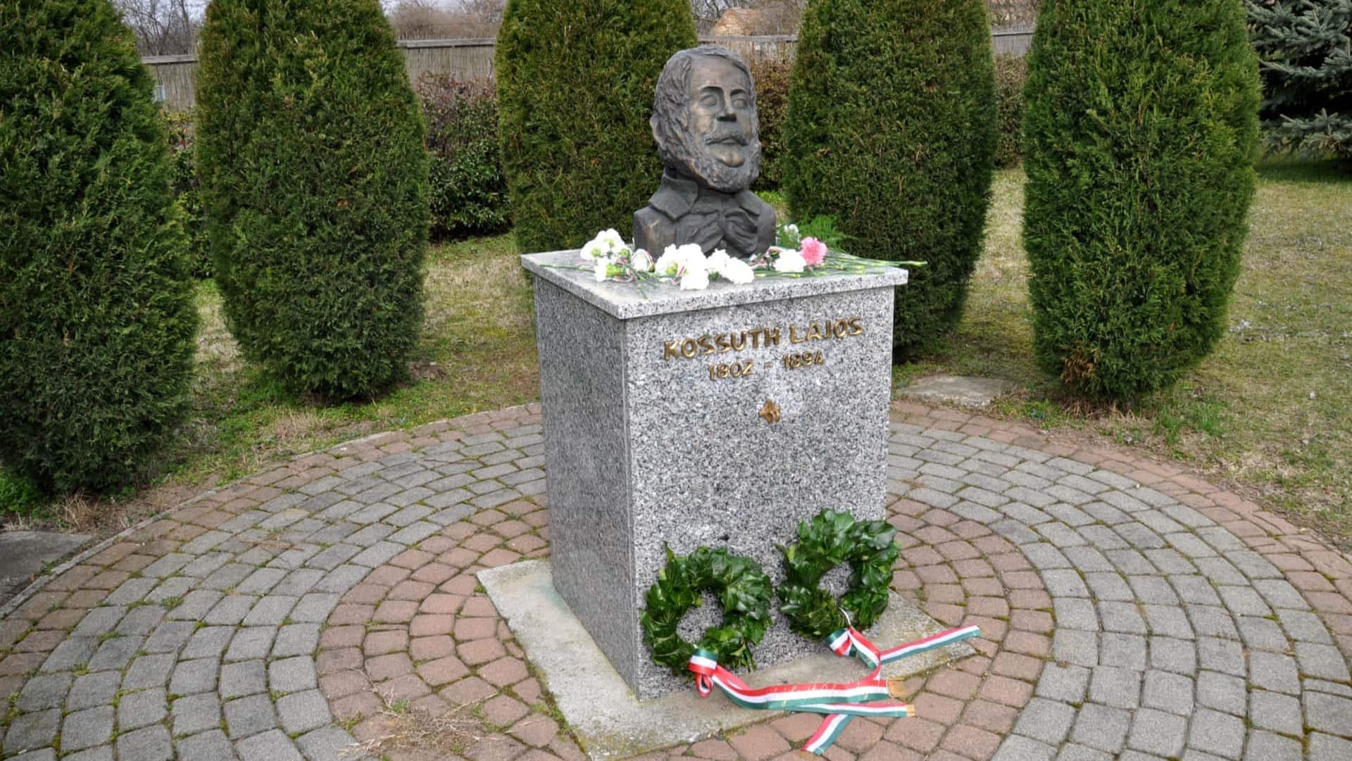 Kossuth Lajos mellszobra